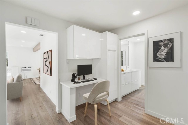 Detail Gallery Image 12 of 28 For 372 Locust, Laguna Beach,  CA 92651 - 2 Beds | 2 Baths