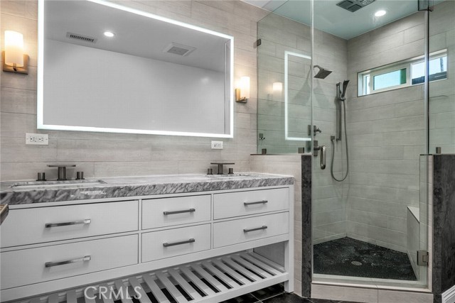 17900 Bullock Street, Encino CA: https://media.crmls.org/medias/1141a8b2-5e86-4be8-a278-d8b8ec159fbc.jpg