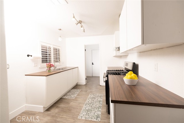 5760 Falling Leaf Lane, Jurupa Valley CA: https://media.crmls.org/medias/11423677-2d5d-4950-8b26-e8b155df24a2.jpg
