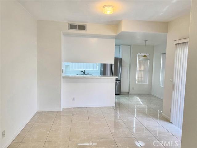 Detail Gallery Image 5 of 18 For 18319 Hart St #3,  Reseda,  CA 91335 - 4 Beds | 4 Baths