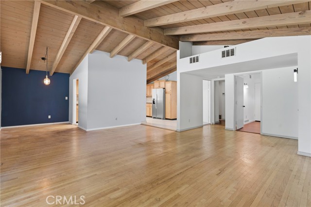 Detail Gallery Image 3 of 16 For 17531 Romar St, Northridge,  CA 91325 - 4 Beds | 2 Baths