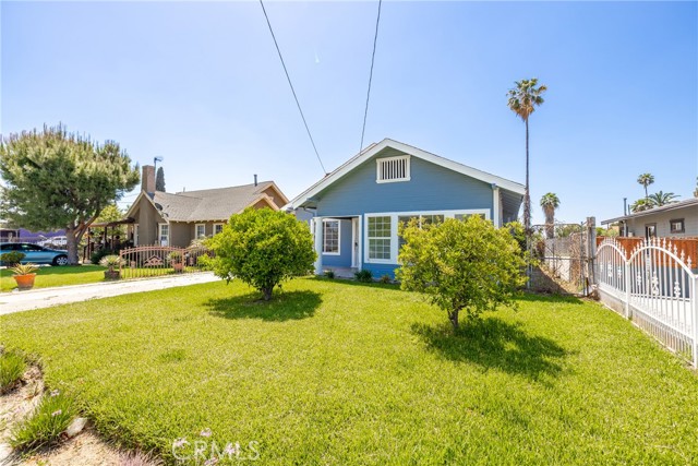 Detail Gallery Image 2 of 43 For 747 W 9th St, San Bernardino,  CA 92410 - 3 Beds | 3 Baths