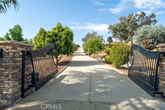 Detail Gallery Image 9 of 62 For 40190 via Caballos, Murrieta,  CA 92562 - 5 Beds | 4 Baths