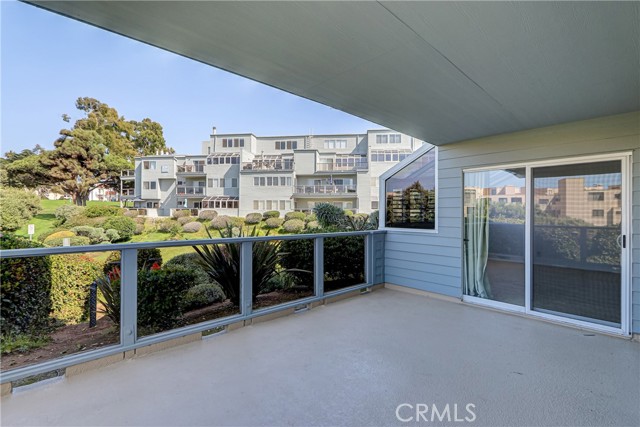 250 The Village #102, Redondo Beach, California 90277, 1 Bedroom Bedrooms, ,1 BathroomBathrooms,Residential,For Sale,The Village #102,SB25234286