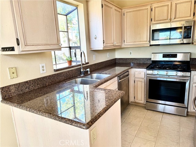 Detail Gallery Image 14 of 40 For 18110 Erik Ct #592,  Canyon Country,  CA 91387 - 2 Beds | 2 Baths