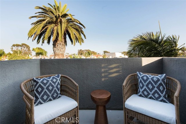Detail Gallery Image 13 of 38 For 615 7th Street, Huntington Beach,  CA 92648 - 4 Beds | 4/1 Baths