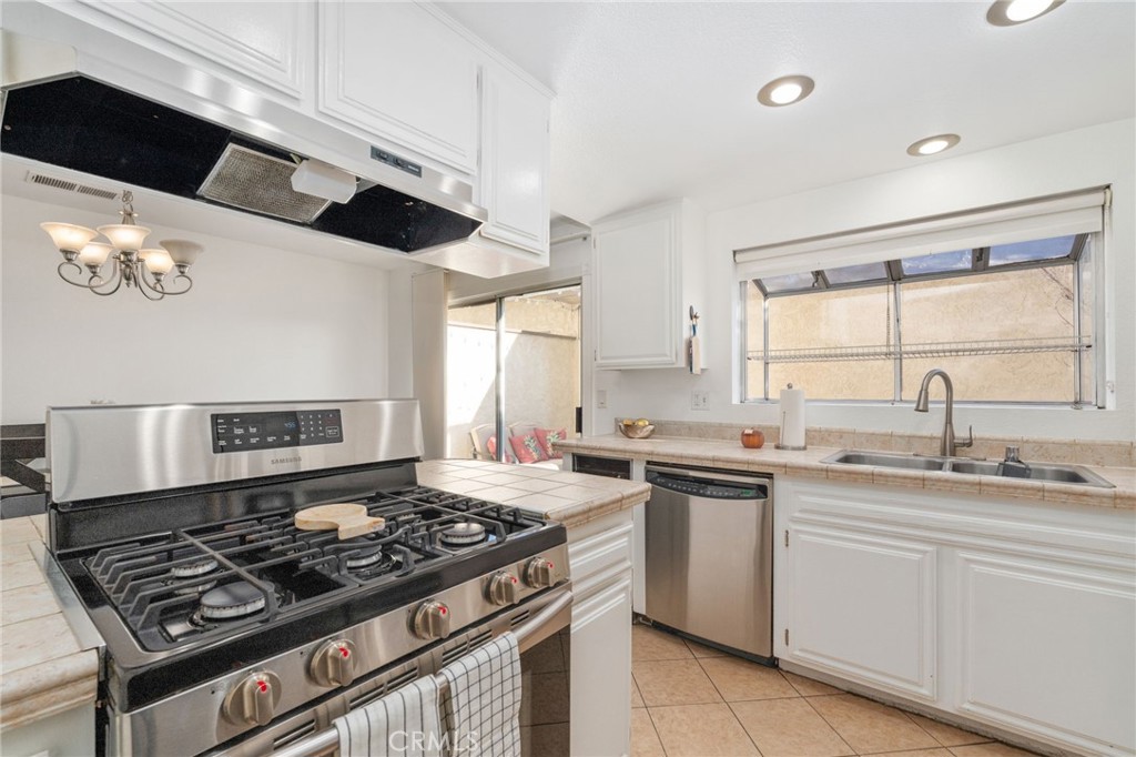 MLS #CV25226106 image #10