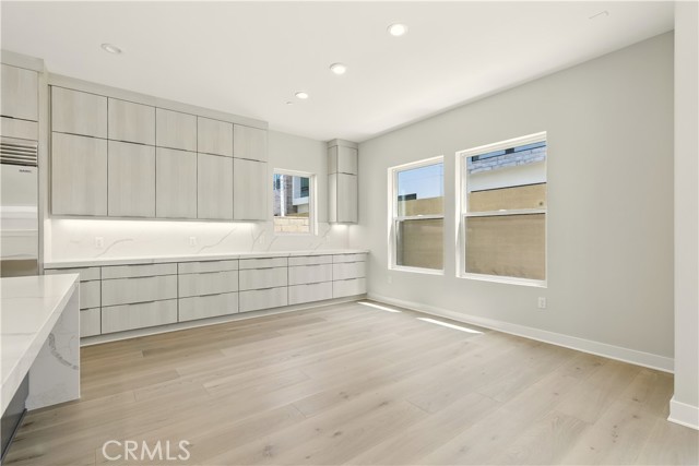 208 Stage, Irvine CA: https://media.crmls.org/medias/1148e6e6-debb-4f93-a048-224bd2cd79c6.jpg