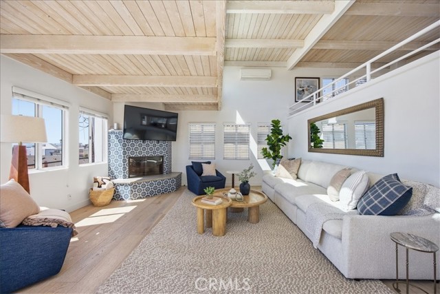 608 Palm Drive, Hermosa Beach, California 90254, 2 Bedrooms Bedrooms, ,2 BathroomsBathrooms,Residential,For Sale,Palm,SB26088243