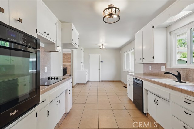 Detail Gallery Image 4 of 38 For 320 Bowen Ave, Modesto,  CA 95350 - 3 Beds | 2 Baths