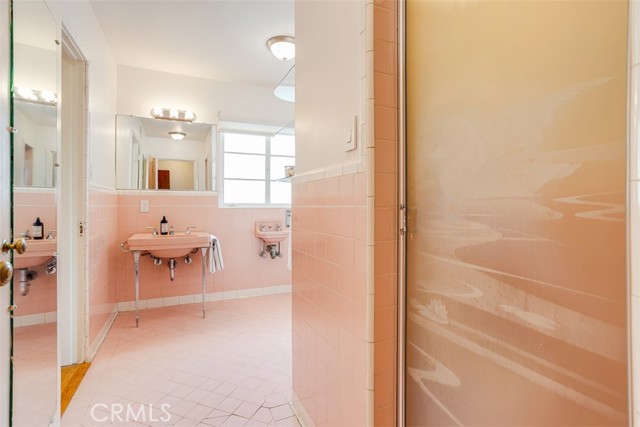 Detail Gallery Image 22 of 45 For 523 Meadows Dr., Glendale,  CA 91202 - 4 Beds | 4 Baths