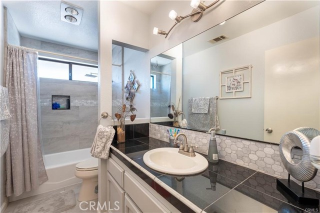 Detail Gallery Image 20 of 49 For 19411 Yanan Rd, Apple Valley,  CA 92307 - 4 Beds | 2/1 Baths