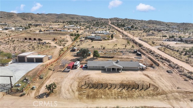 25733 Roundup Way, Apple Valley CA: https://media.crmls.org/medias/1149c2d2-6a68-4b87-834d-260658fcc753.jpg
