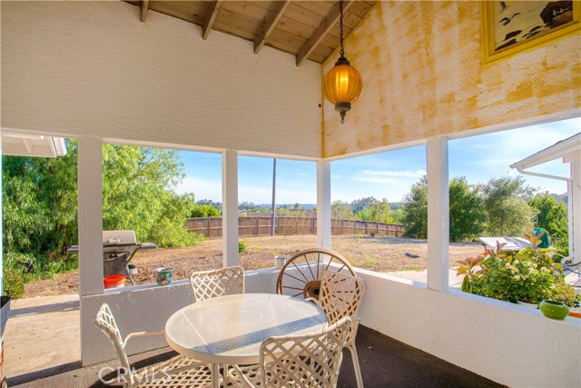 711 Tumble Creek Lane, Fallbrook CA: https://media.crmls.org/medias/114a170b-d479-4efa-8e0c-86768940d47f.jpg