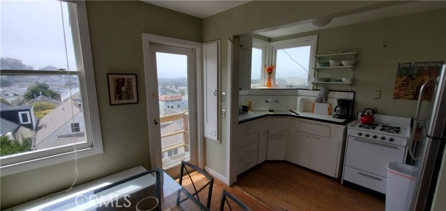 Detail Gallery Image 11 of 27 For 905 Ashbury, San Francisco,  CA 94117 - – Beds | – Baths