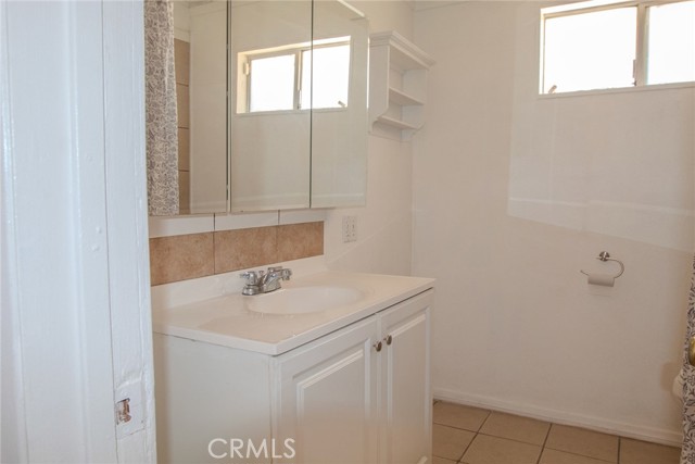 Detail Gallery Image 7 of 37 For 16268 Lorene Dr, Victorville,  CA 92395 - 3 Beds | 3 Baths