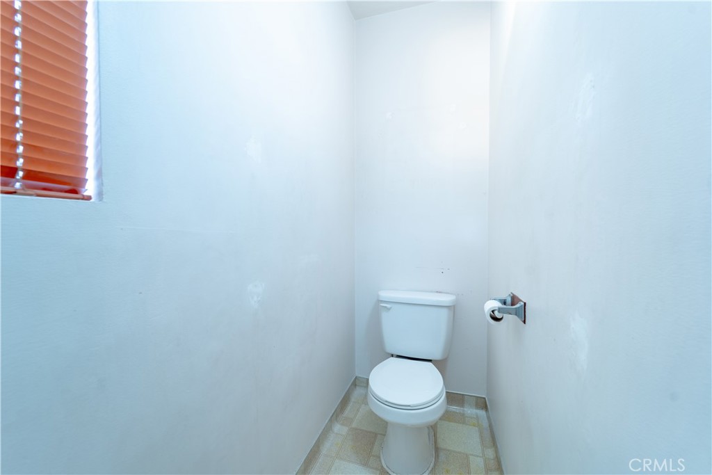 https://media.crmls.org/medias/114ac549-2bf5-4bc7-8c59-bb6909eef656.jpg?preset=X-Large