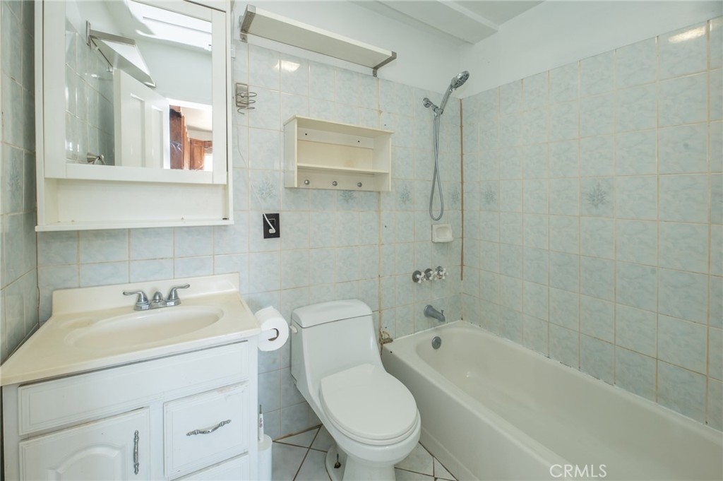 https://media.crmls.org/medias/114b7093-2c87-453b-8d0d-84f19f59ed5d.jpg?preset=X-Large