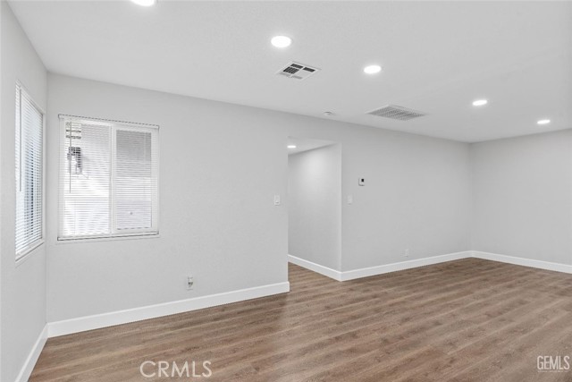 Detail Gallery Image 14 of 28 For 3013 Arnold St, Bakersfield,  CA 93305 - 3 Beds | 2 Baths