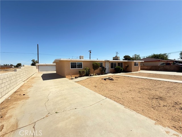 Detail Gallery Image 3 of 27 For 8461 Eucalyptus Ave, California City,  CA 93505 - 4 Beds | 1/1 Baths