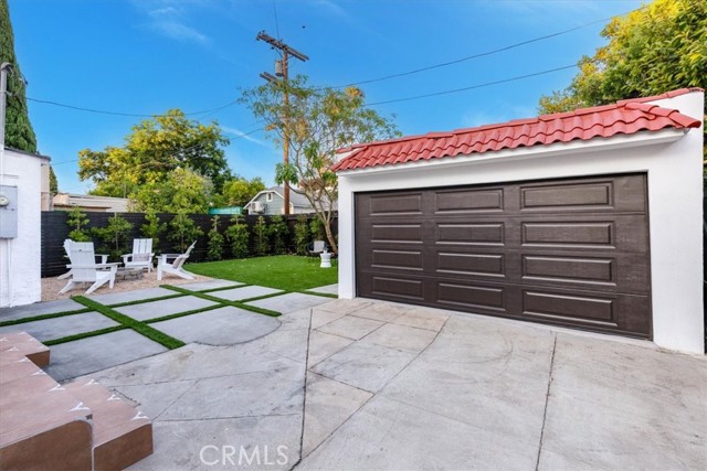 312 N Bronson Avenue, Los Angeles CA: https://media.crmls.org/medias/11502f05-bd32-41e3-9663-41742506014e.jpg