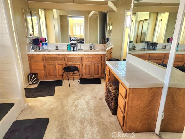 450 Fairway Drive, Palmdale CA: https://media.crmls.org/medias/11505cf7-4eb9-4bb5-bccb-b3a820ba4468.jpg