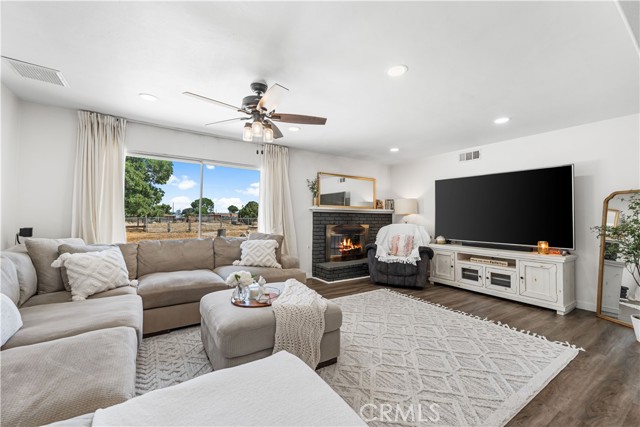 Detail Gallery Image 12 of 47 For 4317 W Avenue L4, Lancaster,  CA 93536 - 3 Beds | 2 Baths