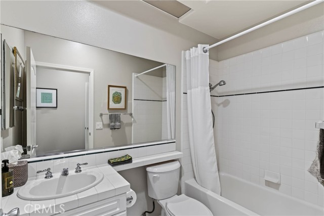 24255 Hillhurst photo 20