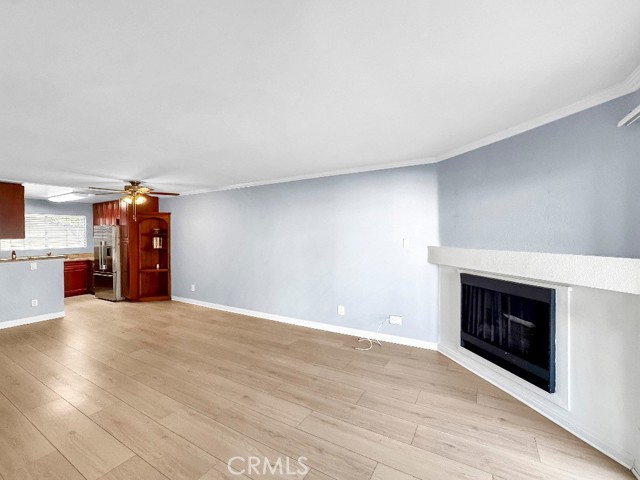 Detail Gallery Image 4 of 20 For 5500 Owensmouth #204,  Woodland Hills,  CA 91367 - 2 Beds | 2 Baths