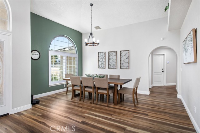 Detail Gallery Image 12 of 72 For 10978 El Centro Rd, Oak Hills,  CA 92344 - 4 Beds | 3 Baths