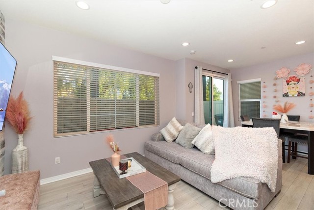 Detail Gallery Image 4 of 27 For 3827 Grant St #11,  Corona,  CA 92879 - 3 Beds | 2/1 Baths