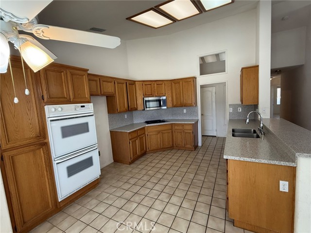 13240 Mugu Court, Apple Valley CA: https://media.crmls.org/medias/1154873b-8d5a-4f91-8b24-758769b3a80c.jpg