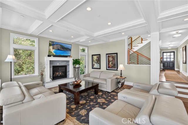 Detail Gallery Image 18 of 74 For 405 Blumont St, Laguna Beach,  CA 92651 - 5 Beds | 6/1 Baths