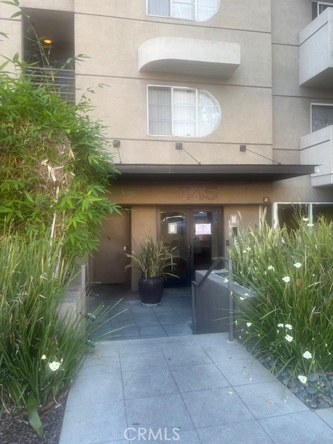 345 S Alexandria