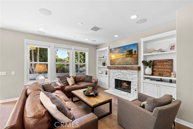 106 Plaza Via Sol, San Clemente CA: https://media.crmls.org/medias/11559ba6-123e-4f1d-8b2a-17a7f15d361f.jpg
