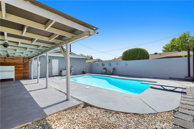 20854 runnymede st, Winnetka CA: https://media.crmls.org/medias/1155aa58-ae97-4a8b-8c61-0d7c702d1e32.jpg