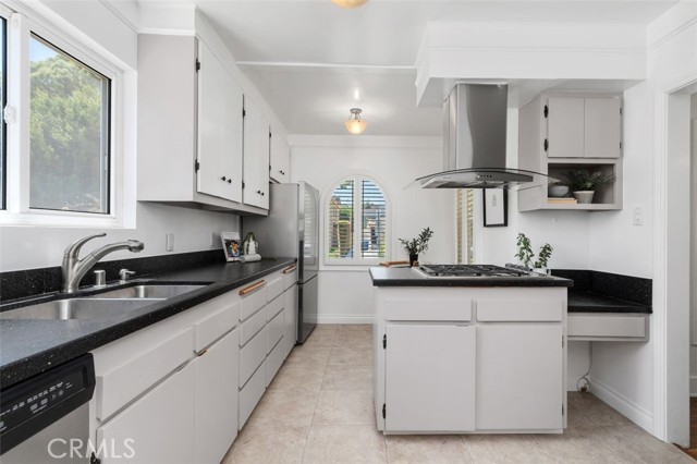 2340 Camden Avenue, Los Angeles CA: https://media.crmls.org/medias/1156a800-c647-4ad7-bbb4-eab30e2a31fc.jpg