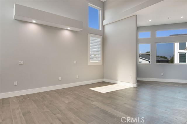 OWNERS BEDROOM WITH SEATING AEA
