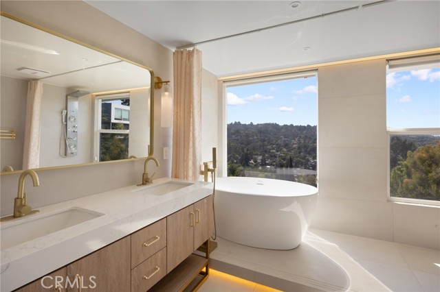 3233 Tareco Drive, Los Angeles CA: https://media.crmls.org/medias/115785b2-ccc1-462f-b17f-1e4c4f639f49.jpg