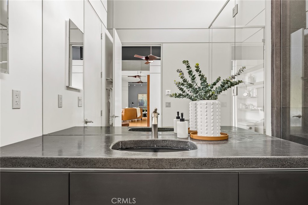 https://media.crmls.org/medias/115a60be-750b-41b0-821a-af24034c7502.jpg?preset=X-Large