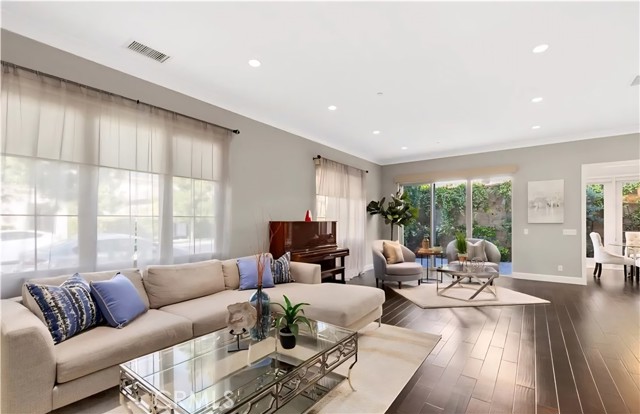 Detail Gallery Image 3 of 20 For 56 Purple Jasmine, Irvine,  CA 92620 - 4 Beds | 3 Baths