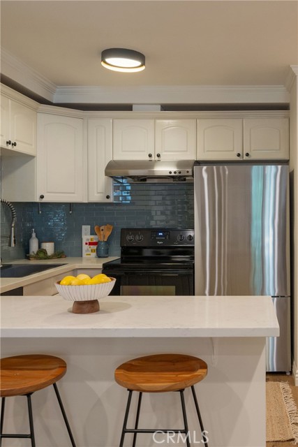 625 Flores Street, West Hollywood CA: https://media.crmls.org/medias/115b960b-410e-4c22-a811-43abc3967e35.jpg