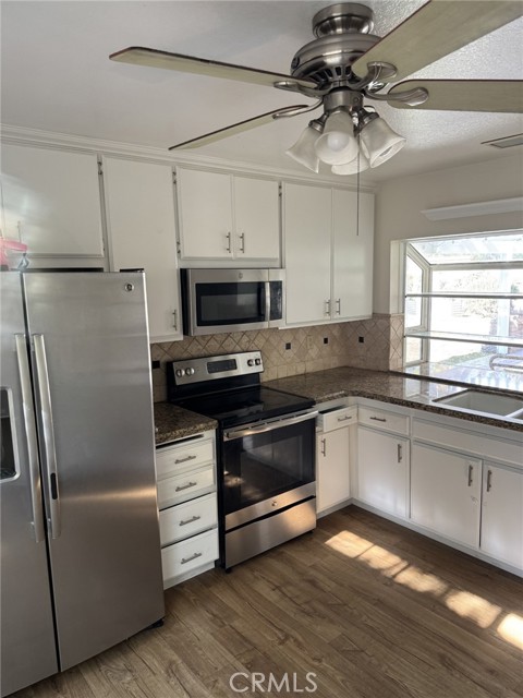 22081 Broken Bow Drive, Lake Forest CA: https://media.crmls.org/medias/115bb345-d2f7-47cf-b925-d835d3f93cd0.jpg