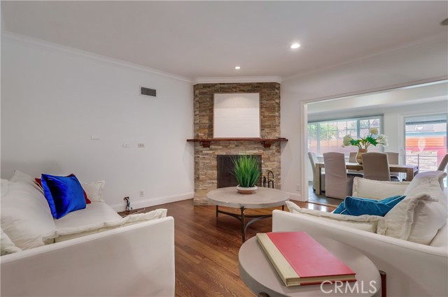 Detail Gallery Image 8 of 30 For 12640 Albers St, Valley Village,  CA 91607 - 6 Beds | 4 Baths