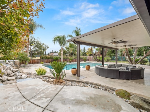 Detail Gallery Image 6 of 40 For 9226 N Fowler, Clovis,  CA 93619 - 4 Beds | 3/1 Baths