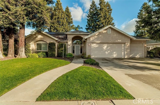 Detail Gallery Image 1 of 30 For 440 S Redwood Dr, Reedley,  CA 93654 - 3 Beds | 2 Baths