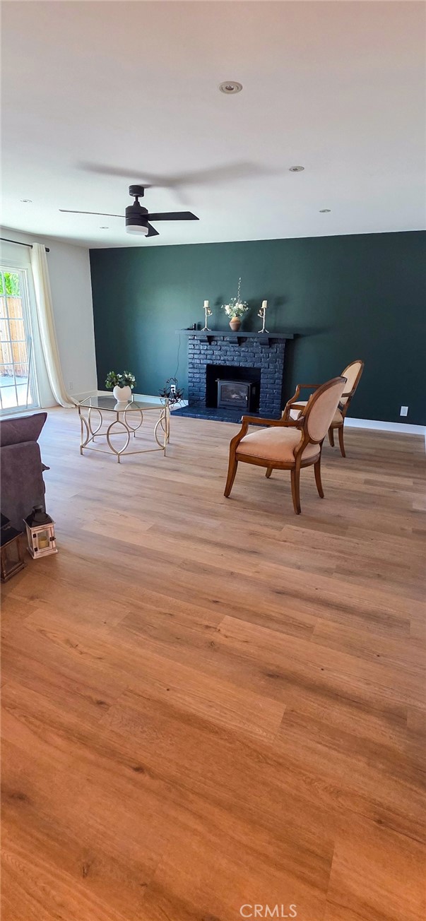 1502 W Hemlock Way, Santa Ana CA: https://media.crmls.org/medias/115d45fd-830e-4a1e-b10f-8ab5c21517fc.jpg