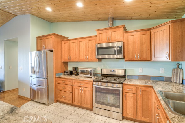 Detail Gallery Image 17 of 69 For 22435 Old Hwy 99, Weed,  CA 96094 - 3 Beds | 2 Baths