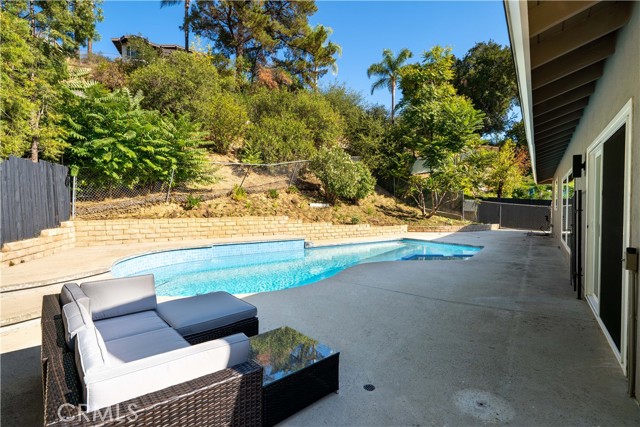 4240 Kingfisher Road, Calabasas CA: https://media.crmls.org/medias/115f1126-d2c1-419f-93fe-854d8deb9b1f.jpg