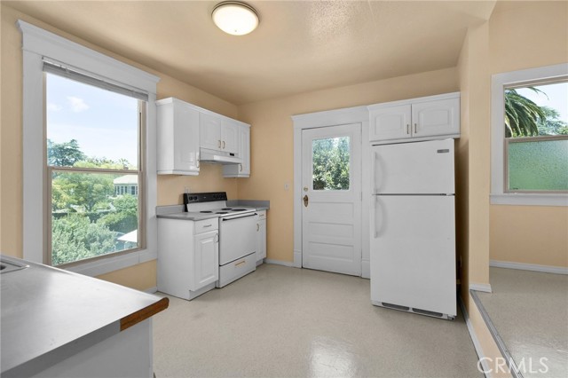 405 W Olive Avenue, Redlands CA: https://media.crmls.org/medias/115f2ecf-e24f-4a27-a2e4-dc6bd97307bb.jpg